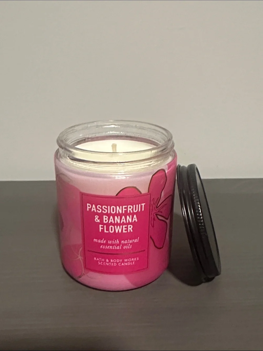 🌺 Bath & Body Works Passionfruit & Banana Flower Single Wick Candle - Picture 2 of 2